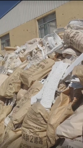 长期出售pvc机头料，微发泡材质的，干净无杂质，现货40吨左右