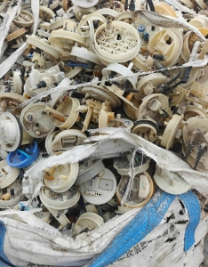 出售聚甲醛POM废料，现货十几吨