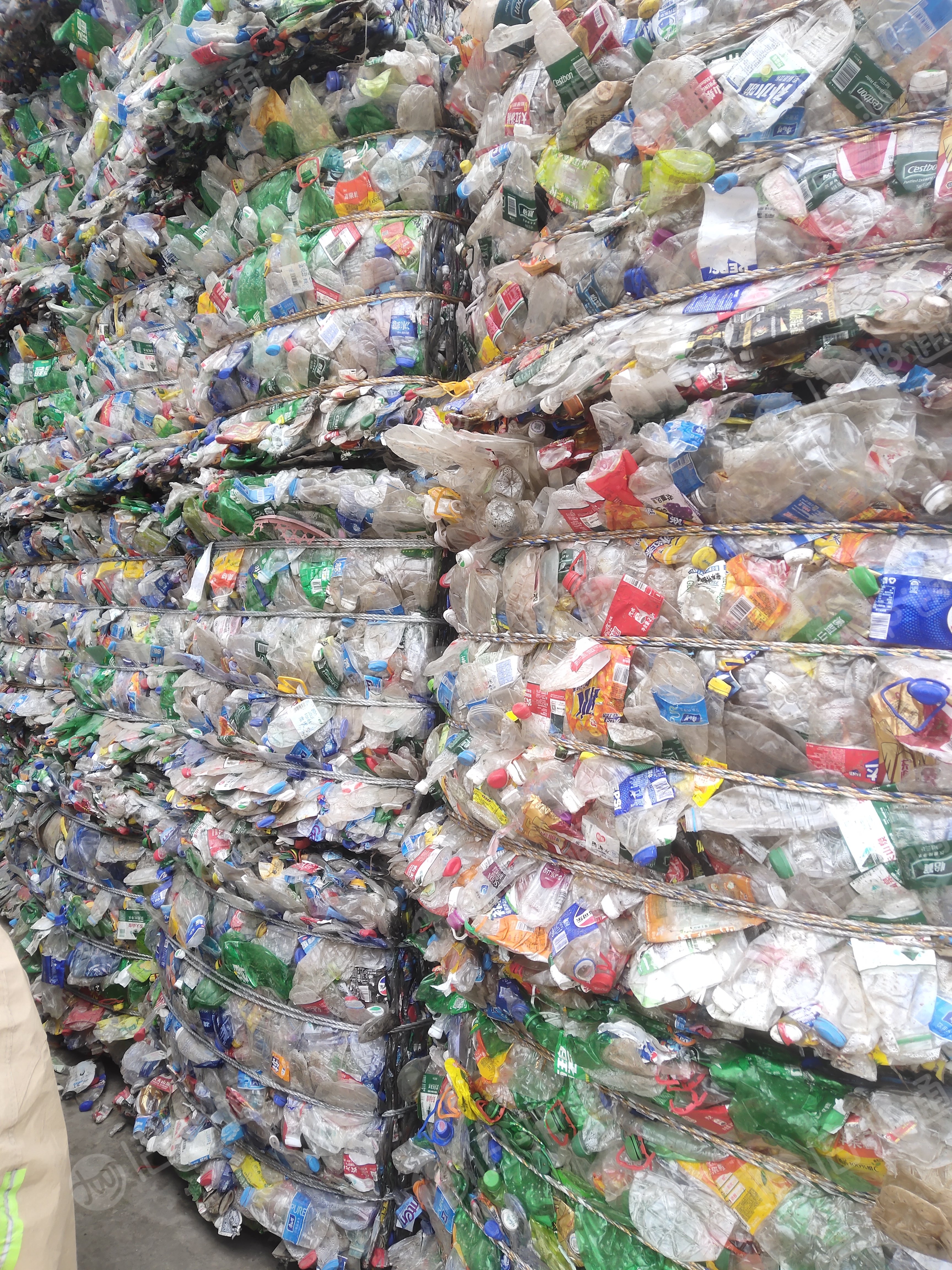 出售三色砖，PET瓶砖，现货一挂车