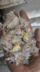 出售PP输液瓶色选尾料，有带一些胶皮，全漂料，现货60吨，基本没水分