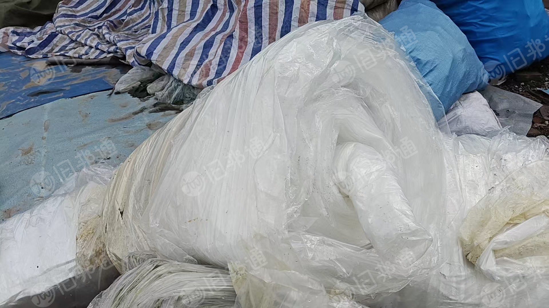 出售炼油的塑料膜，内含海绵渣渣，现货六七吨