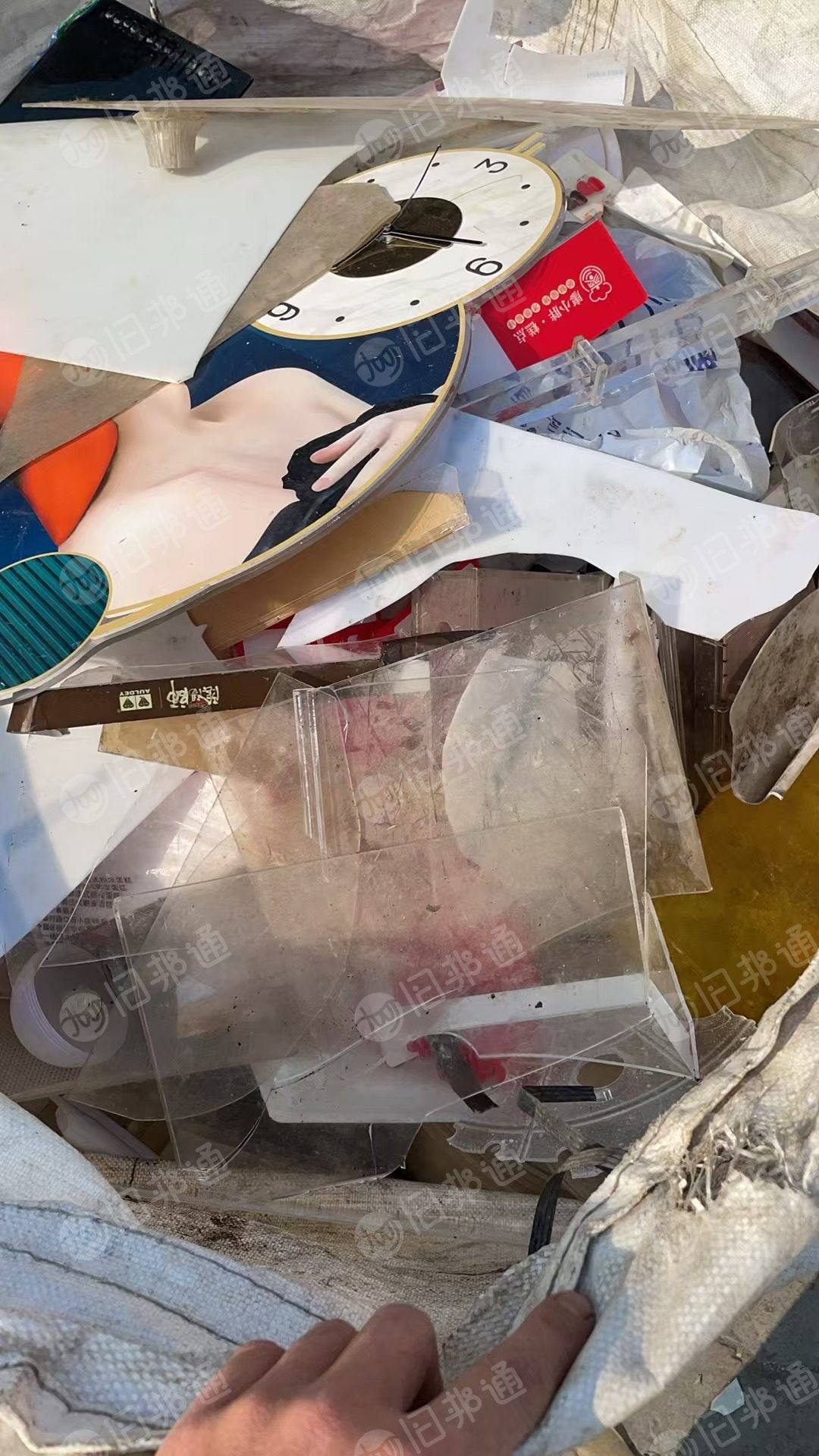 出售社会料分选出来的亚克力废料，现货七八吨，长期有货