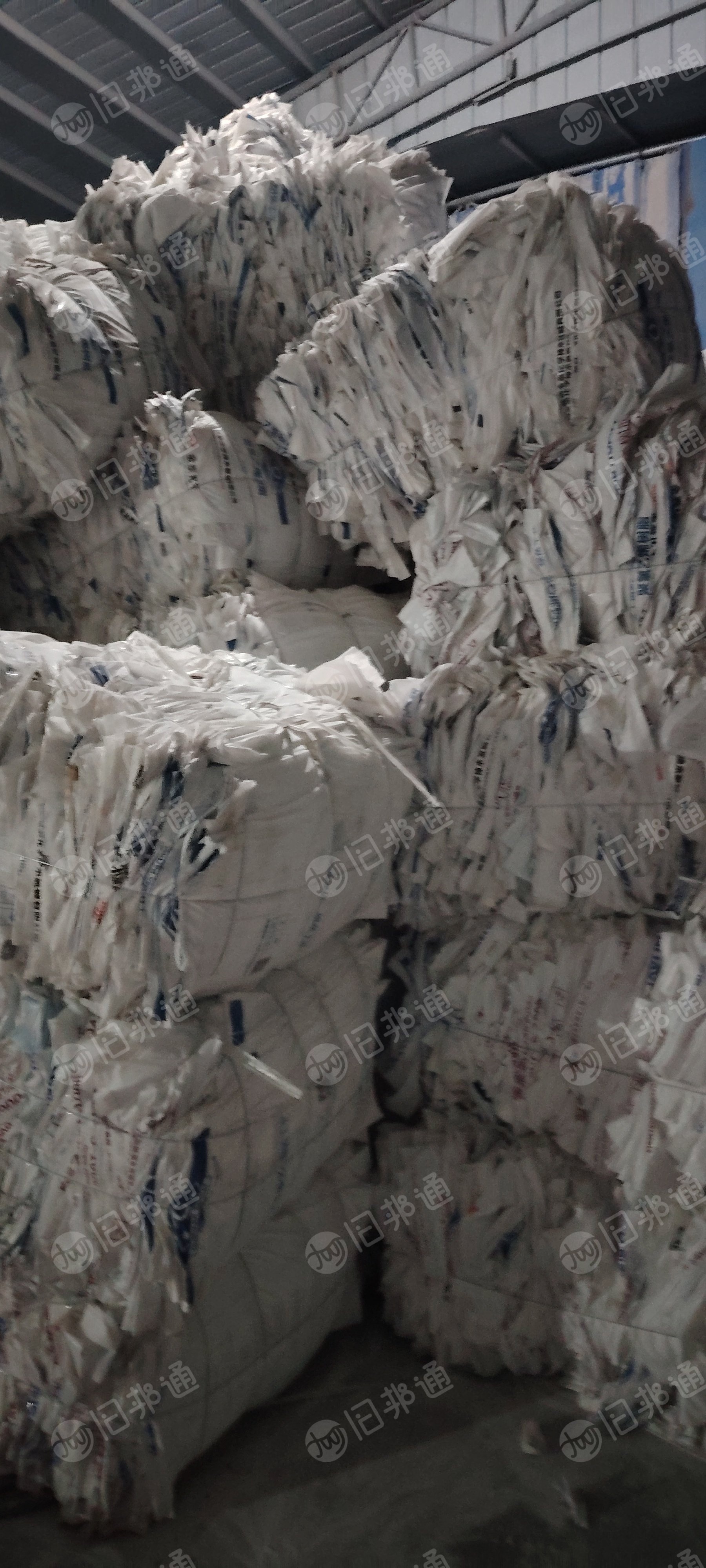 出售装聚氯乙烯树脂粉末的乳白袋子造的颗粒，乳白袋颗粒