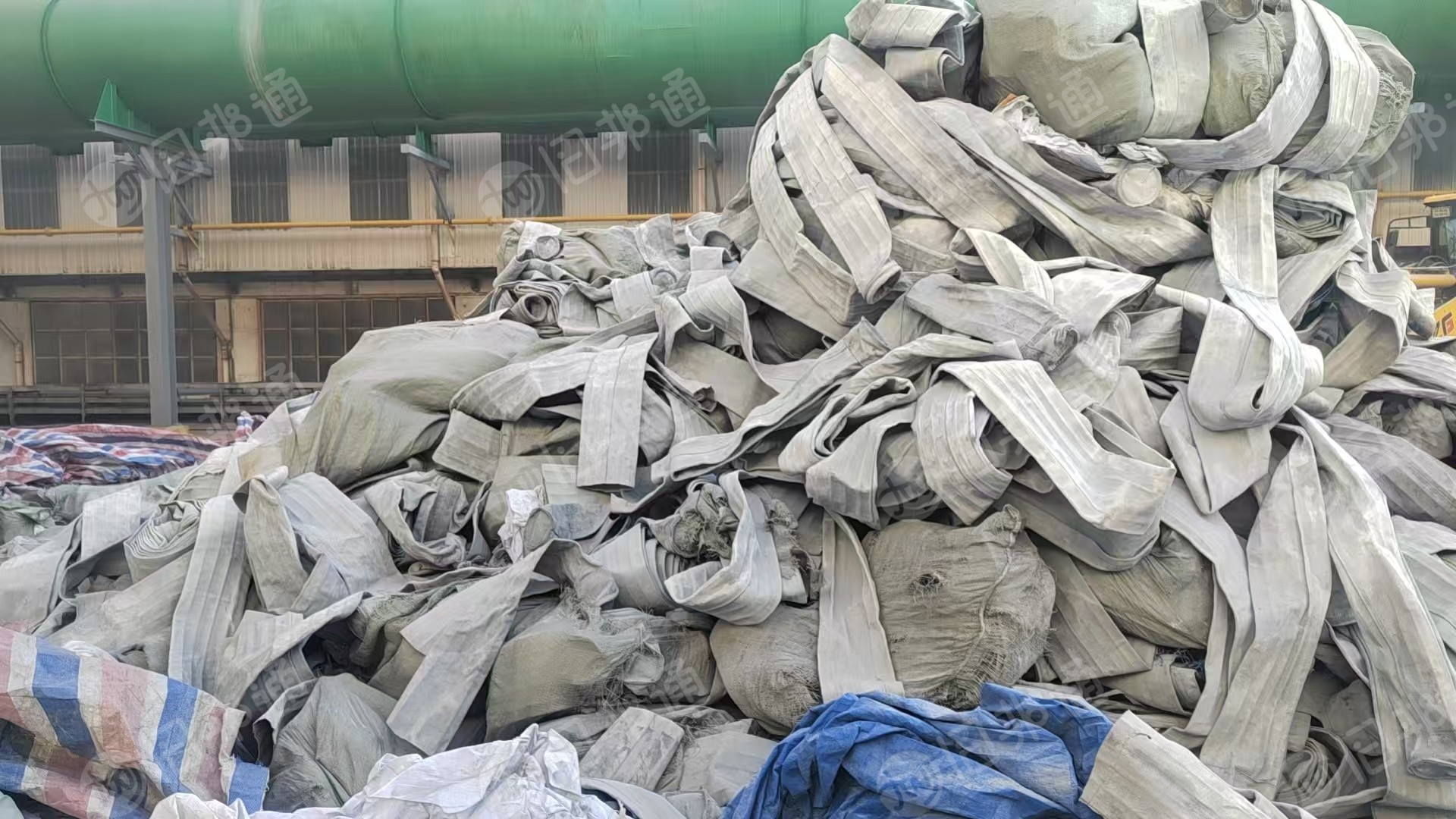 长期出售铝厂下来的涤纶除尘布袋，常温除尘布袋，未清洗的，现货百来吨