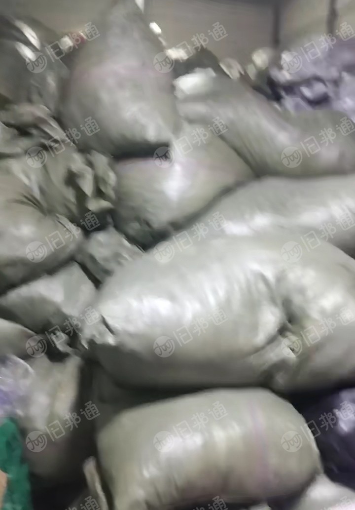 长期出售旧衣服黑料，下脚料，燃烧料，月供10吨，货在吉林辽源