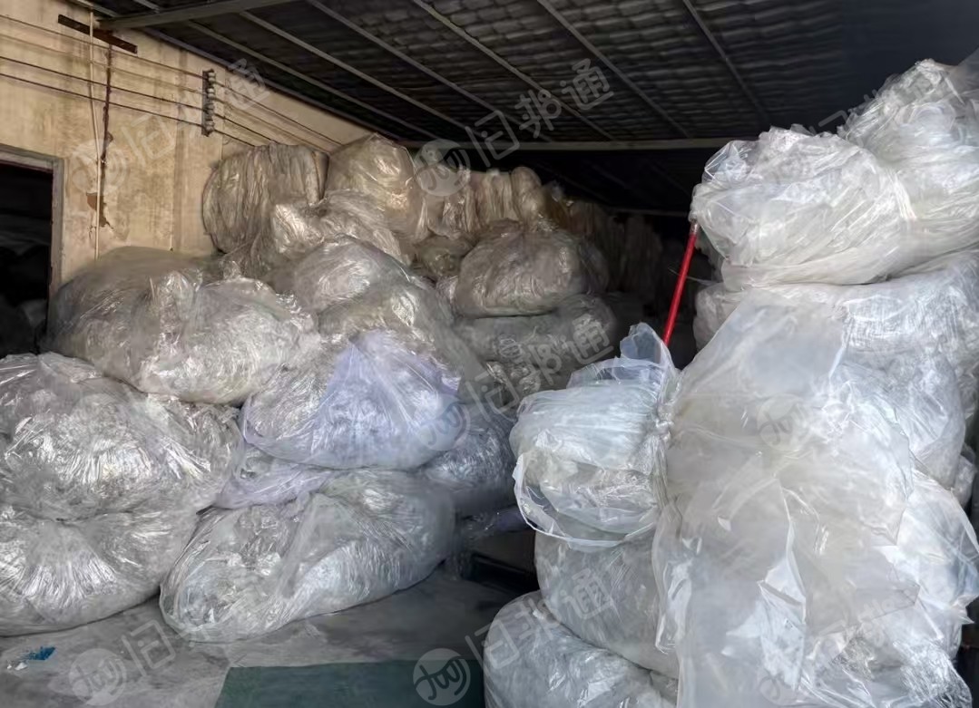 长期出售保鲜膜废料，纯高压塑料，现货40吨