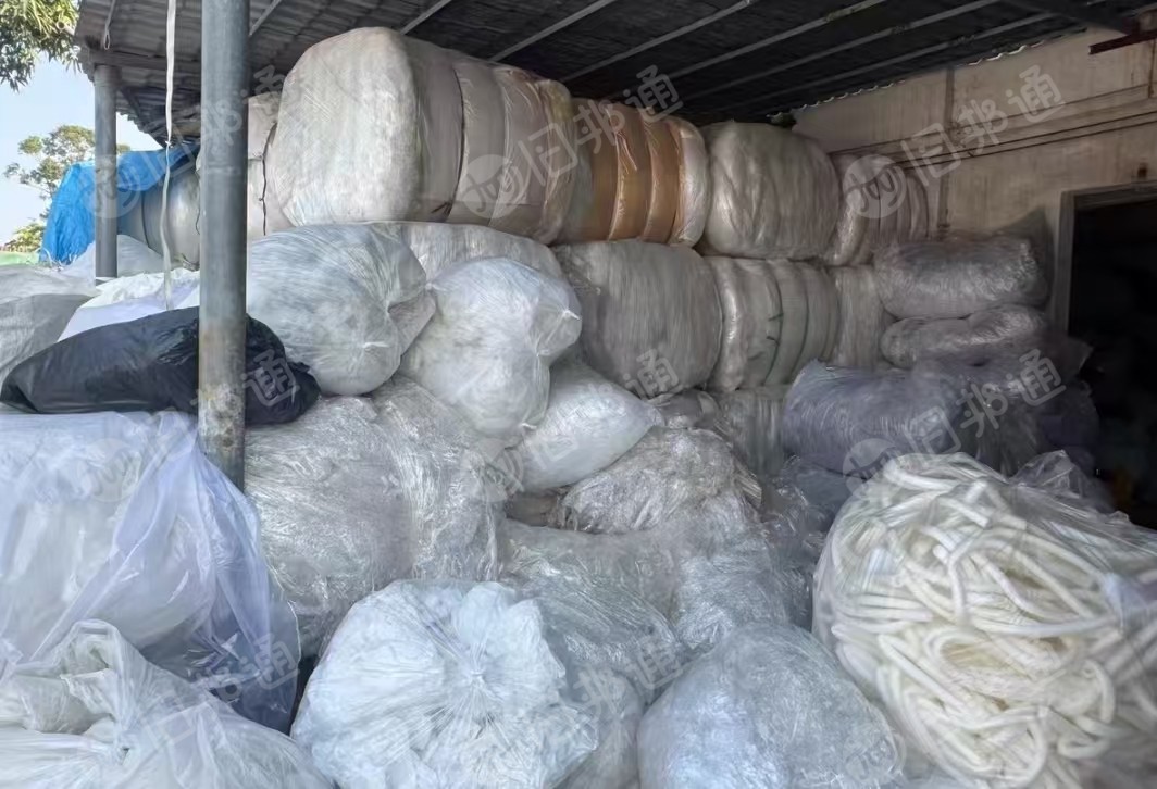 长期出售保鲜膜废料，纯高压塑料，现货40吨