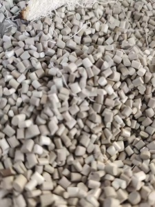 出售聚丙带聚酯颗粒，PP复PET颗粒，过3张80目网，价格2000元/吨
