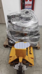 出售一批偏光片废料，日东卷料，0.12，8-9公分，不带胶