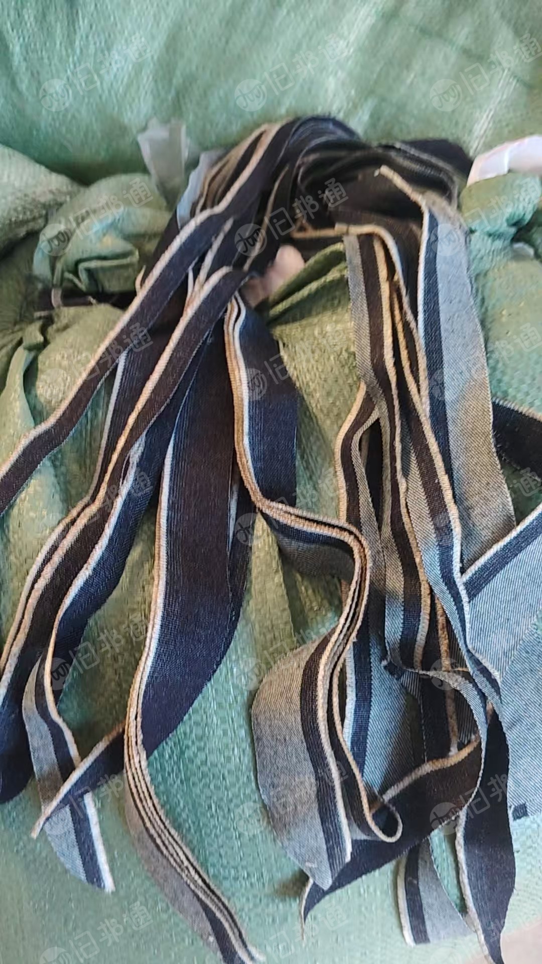 长期出售制衣厂下来纯棉牛仔废布,牛仔碎布,现货有20吨,货在福建龙岩