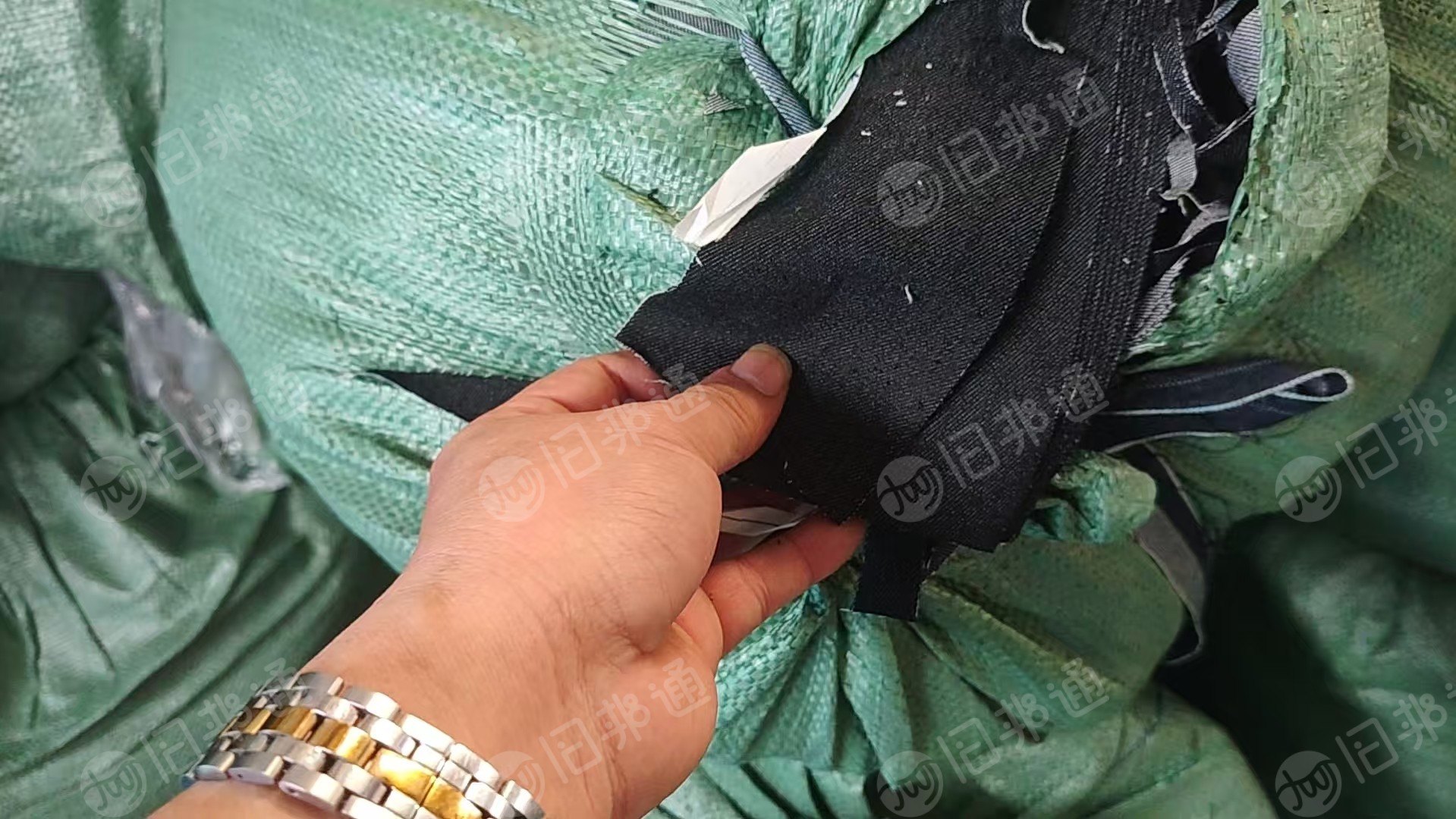 长期出售制衣厂下来纯棉牛仔废布,牛仔碎布,现货有20吨,货在福建龙岩