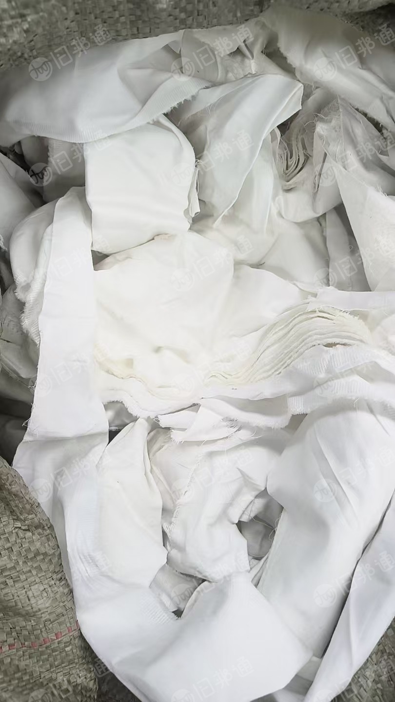 长期出售涤棉废布，服装厂下来的，涤纶50棉50，都是颜色料，现货80吨左右，货在河南周口