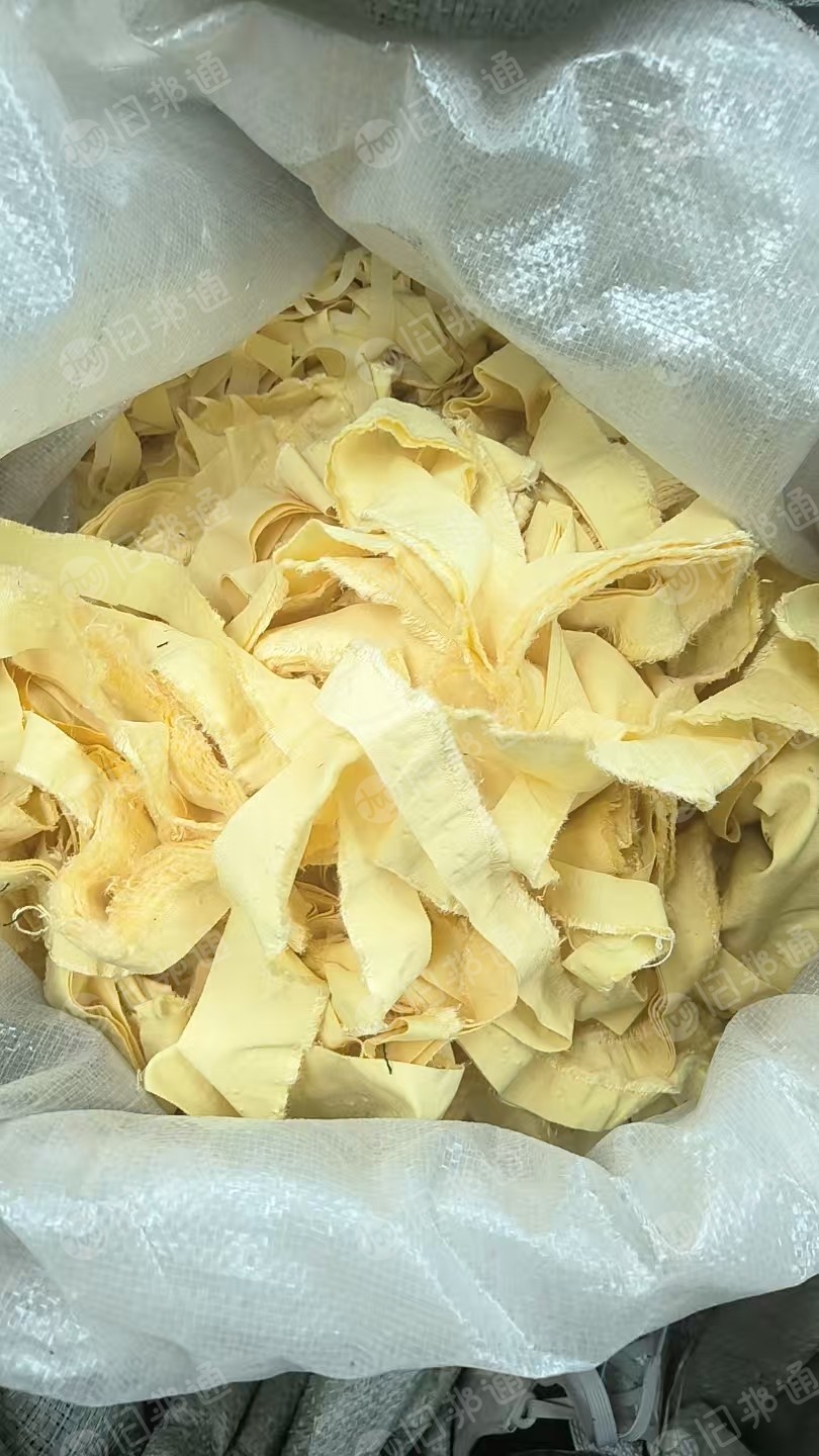 长期出售涤棉废布，服装厂下来的，涤纶50棉50，都是颜色料，现货80吨左右，货在河南周口