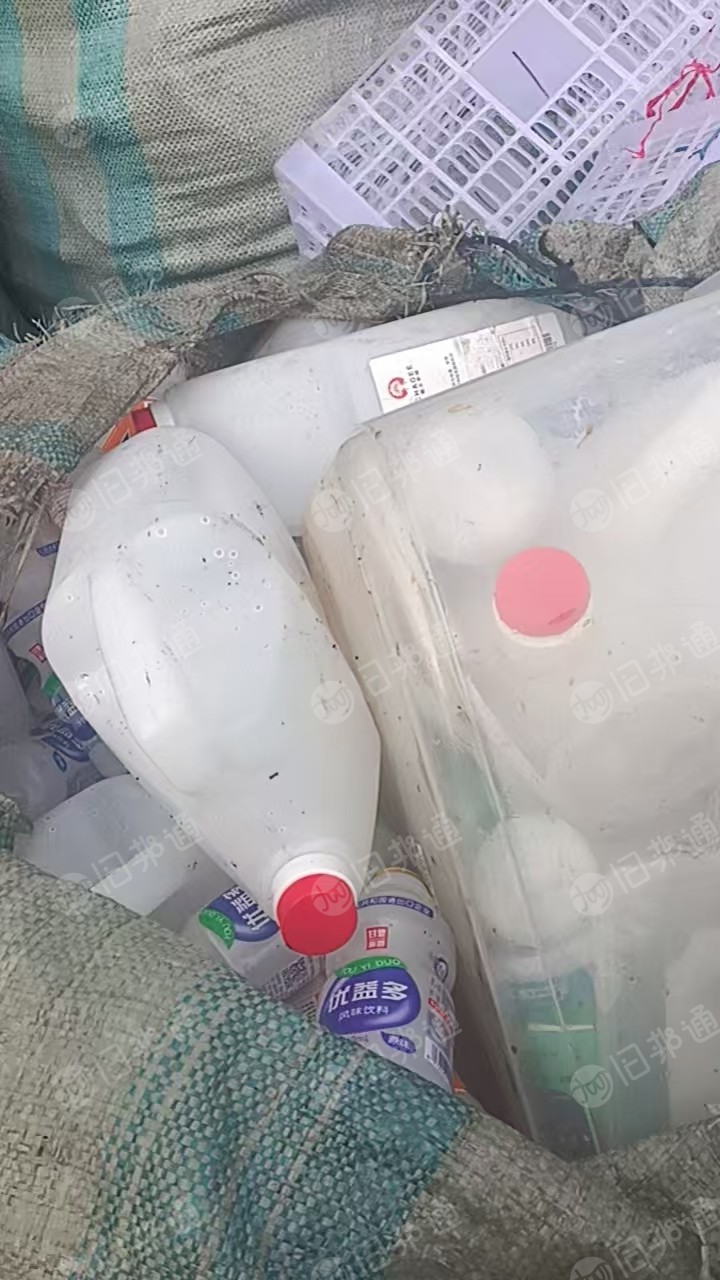 出售味极鲜酱油壶和乳白饮料瓶,未压包,长期有货