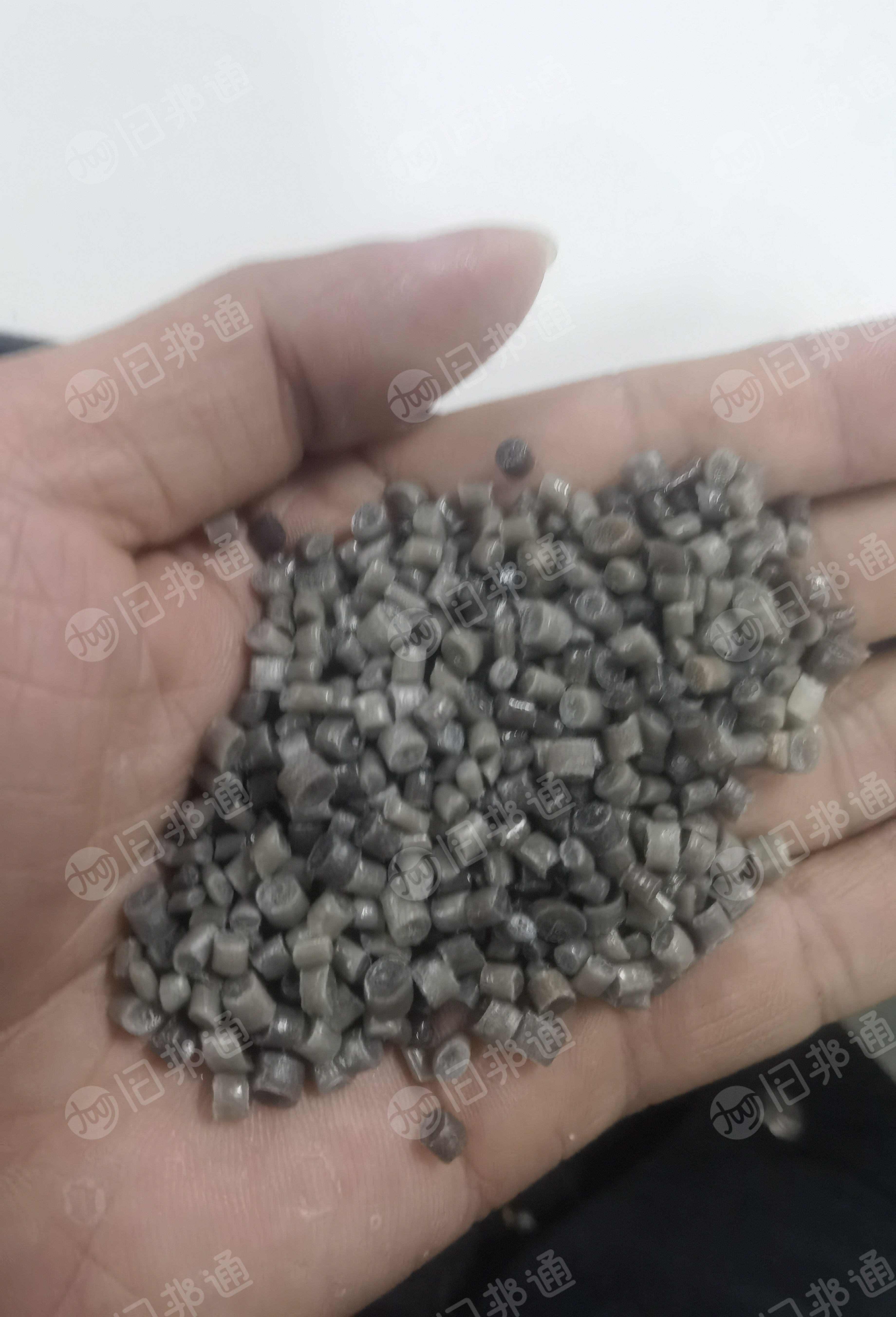 回收二级三级高压颗粒，做板材用，月需200吨