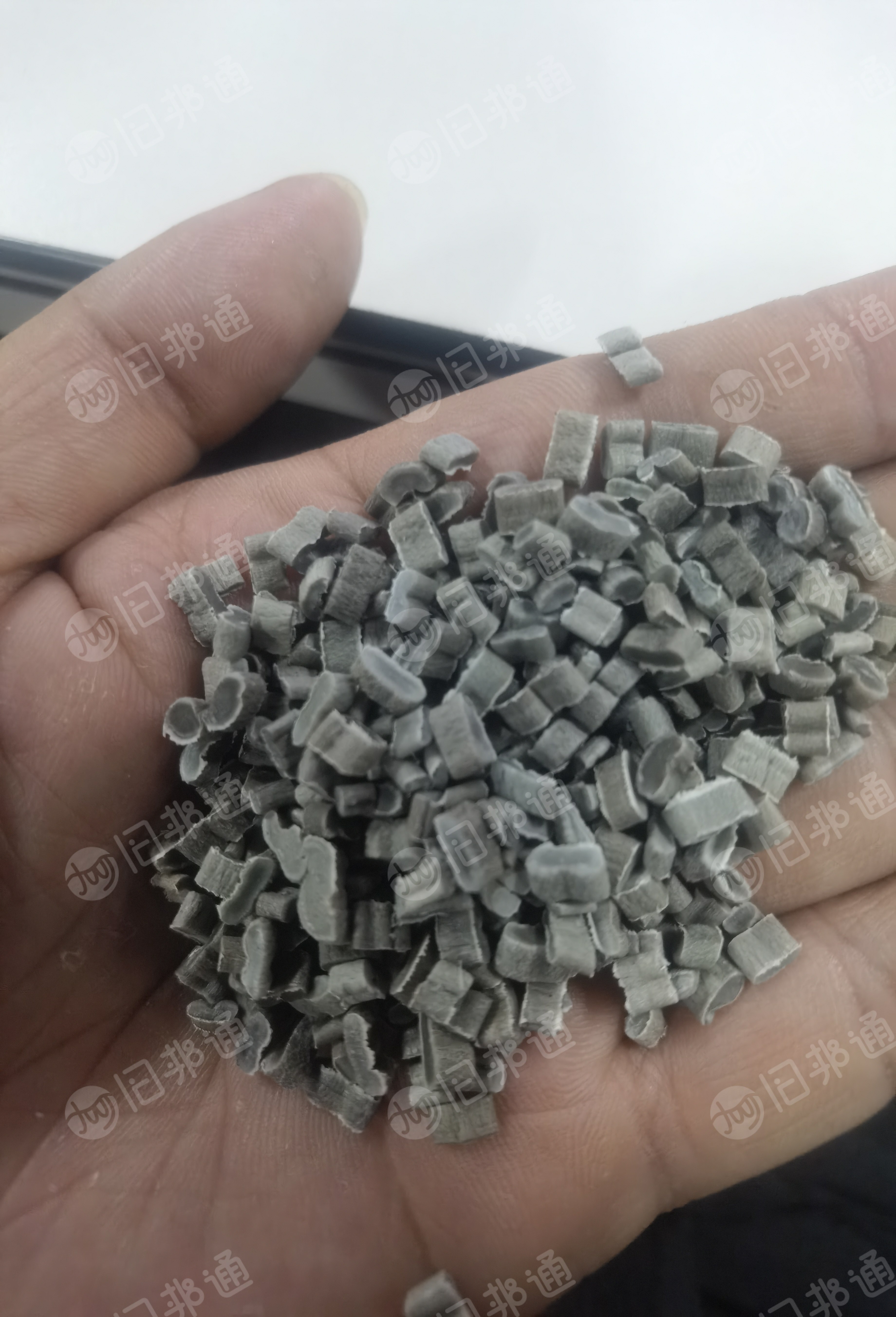 回收二级三级高压颗粒，做板材用，月需200吨