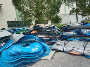 出售pe钢卷皮毛料，漂沉一起，也可以分开，月供60吨