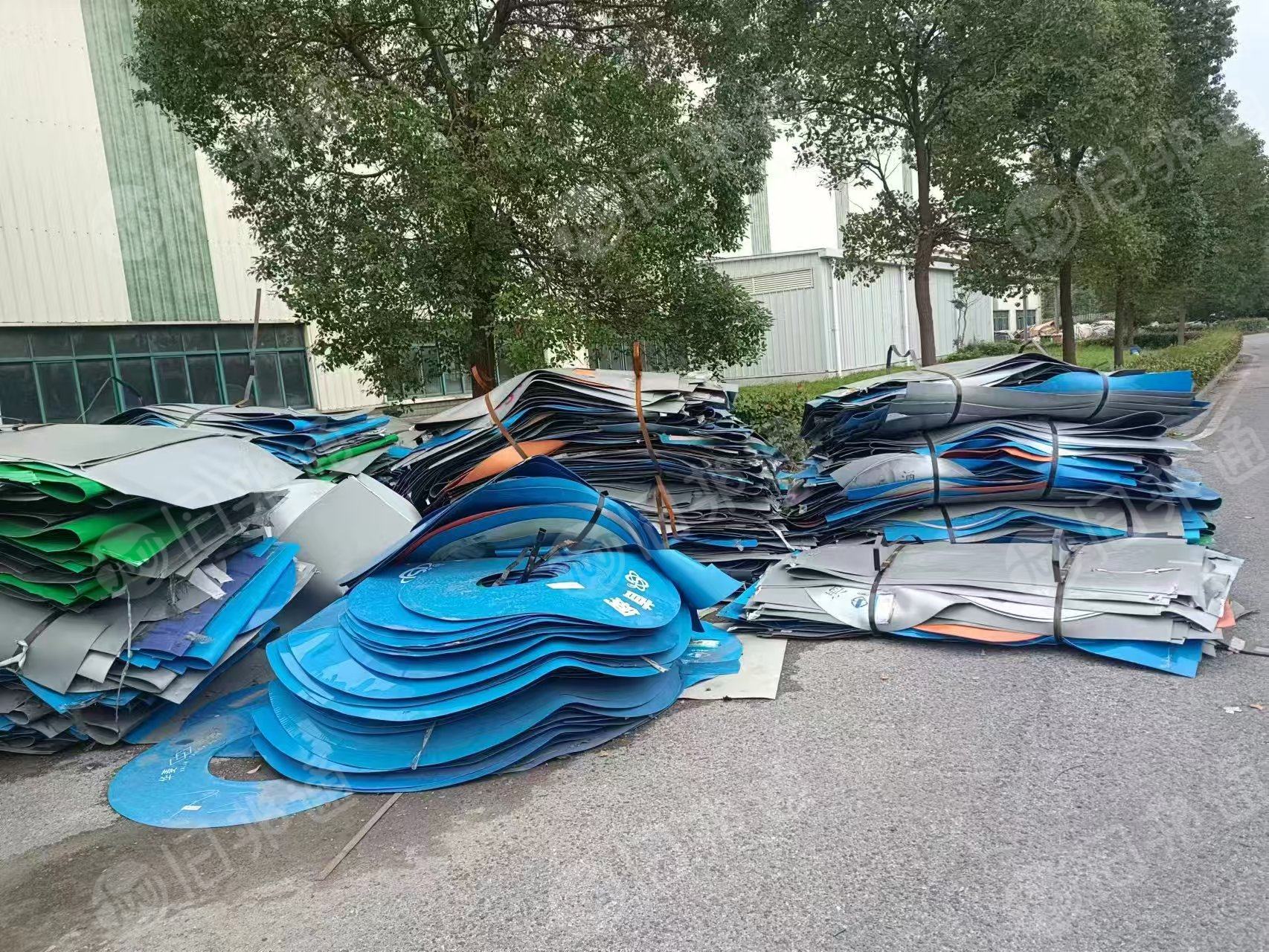 出售pe钢卷皮毛料，漂沉一起，也可以分开，月供60吨