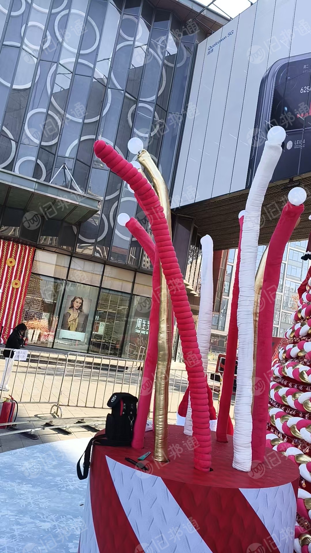 出售做装饰品下来的涤纶废布，涤纶填充棉，外面一层涤纶布，里面一层填充棉，也有一层pvc皮革的