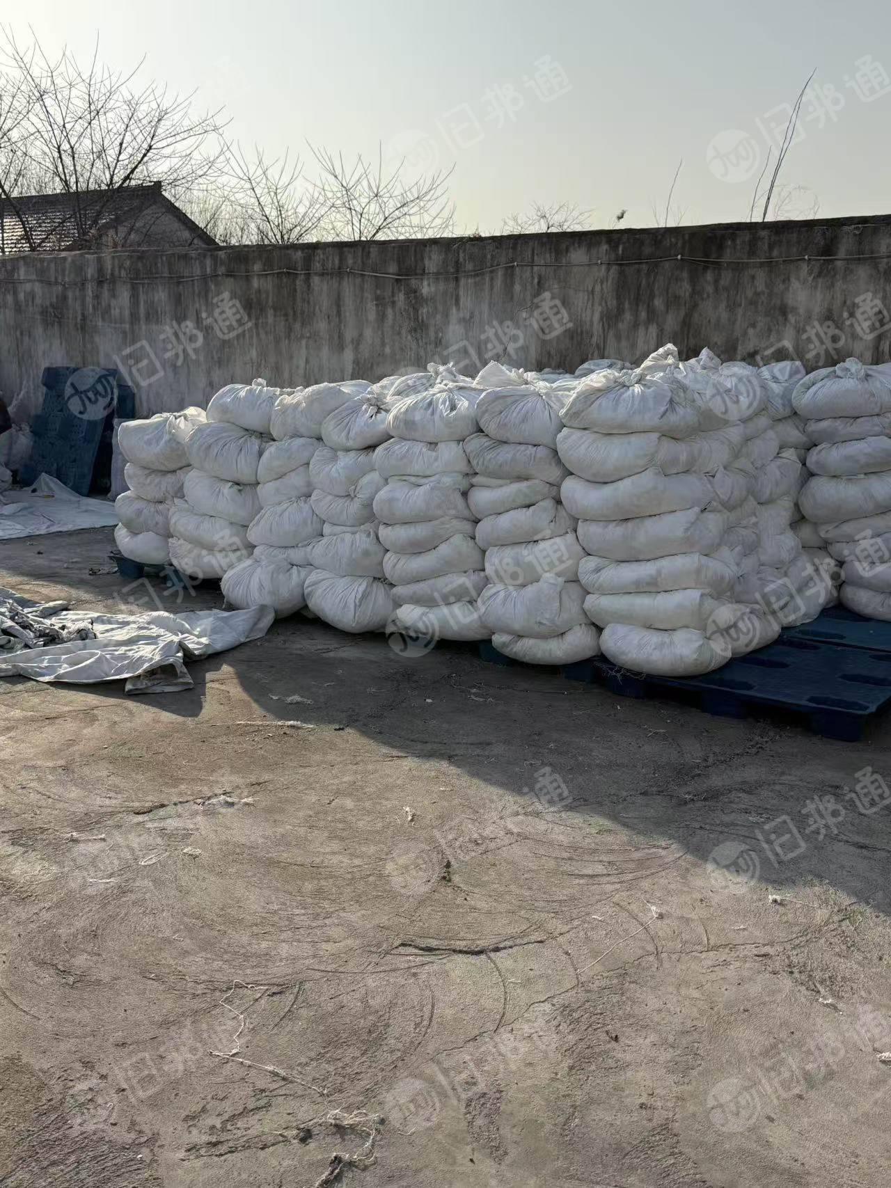 长期出售印染厂下来的白色涤纶废布，涤纶开花料，含百分之20的水分，月供百来吨