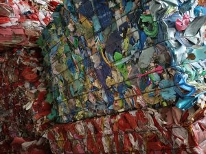 出售红蓝丙压块，现货11吨左右，够6.8米一车，月供100来吨，