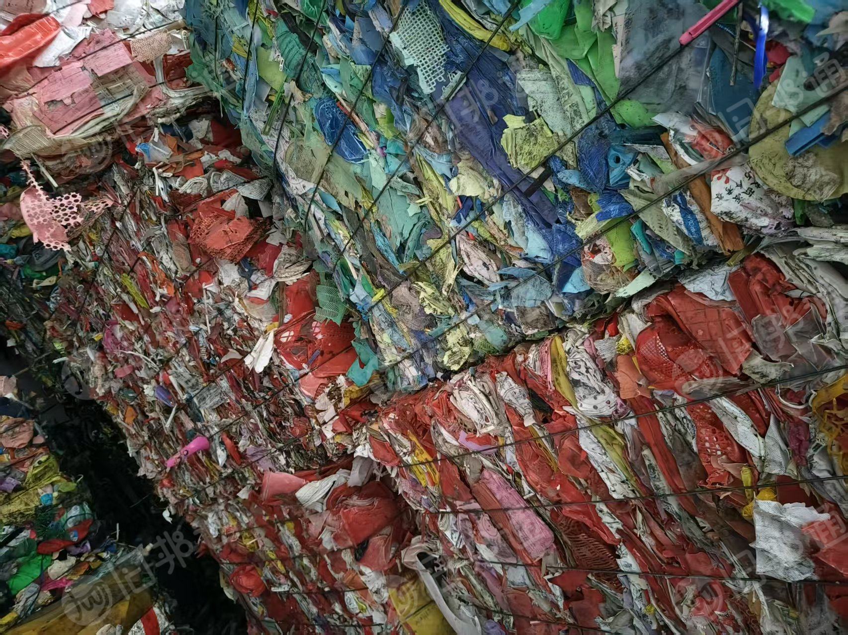 出售红蓝丙压块，现货11吨左右，够6.8米一车，月供100来吨，