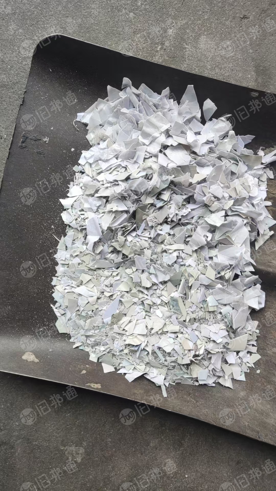 长期出售灰色乳白pvc吸塑盒破碎料，现货30多吨