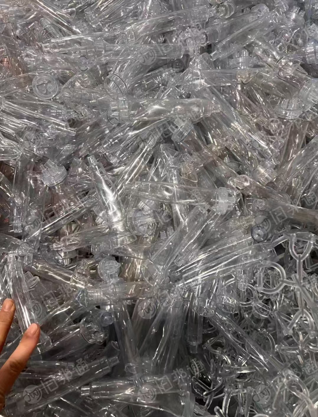 长期出售医用pvc滴管破碎料，干净无杂，透明度好，月供30吨左右