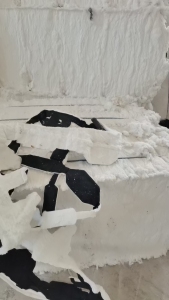 本公司长期求购汽车内饰料，要一面纯白一面黑色的，月需100吨