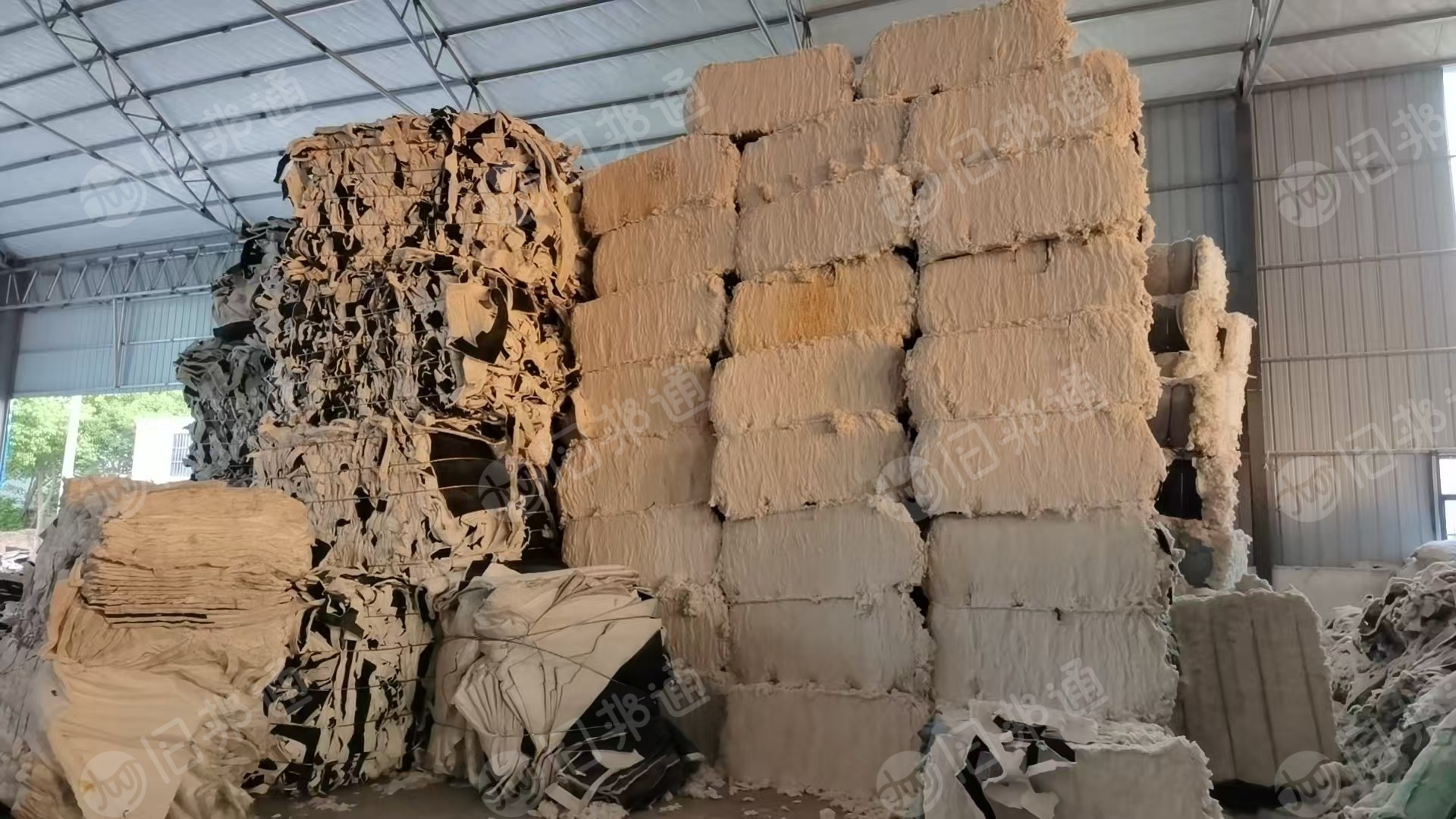 本公司长期求购汽车内饰料，要一面纯白一面黑色的，月需100吨