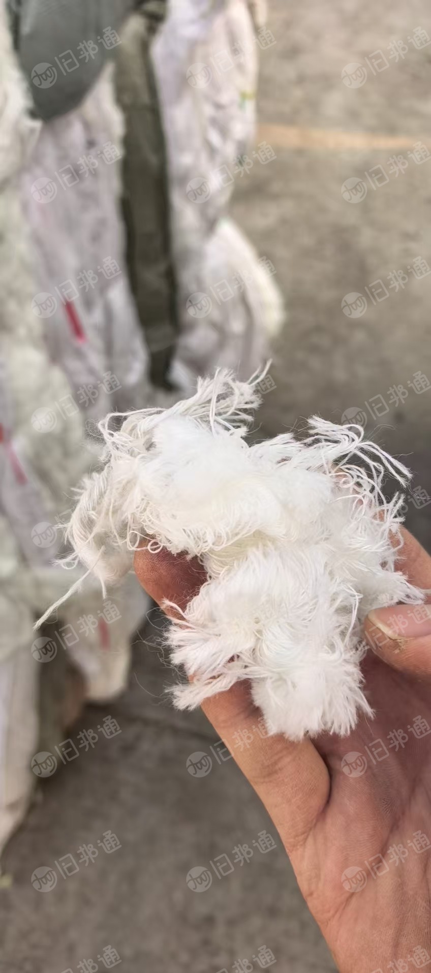 长期出售国产腈纶回丝,腈纶丝,白色偏黄,可以做开花用,现货两挂车