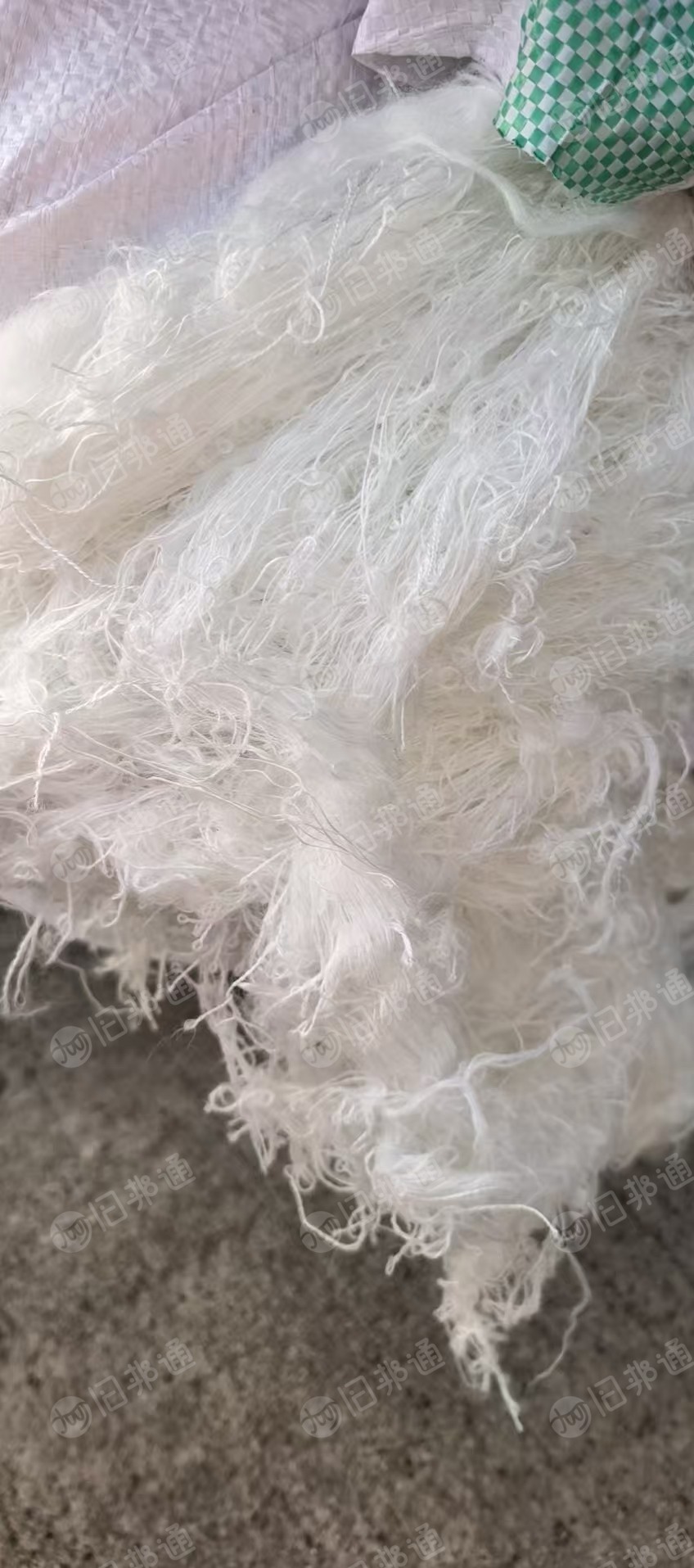 长期出售国产腈纶回丝，腈纶丝，白色偏黄，可以做开花用，现货两挂车