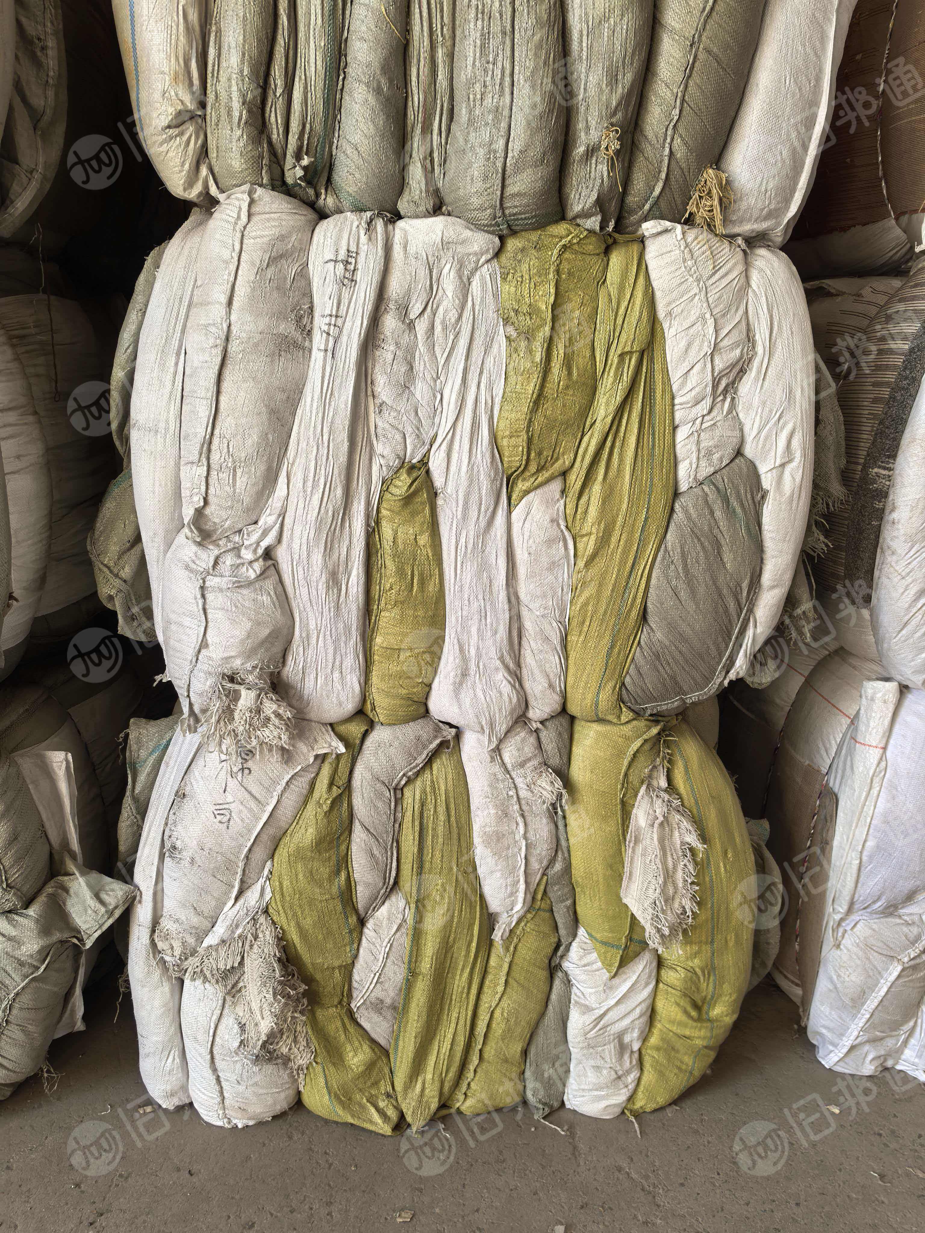 长期出售涤棉纱线，涤棉地毯边角料，含棉量80-90左右，月供20来吨，货在山东滨州