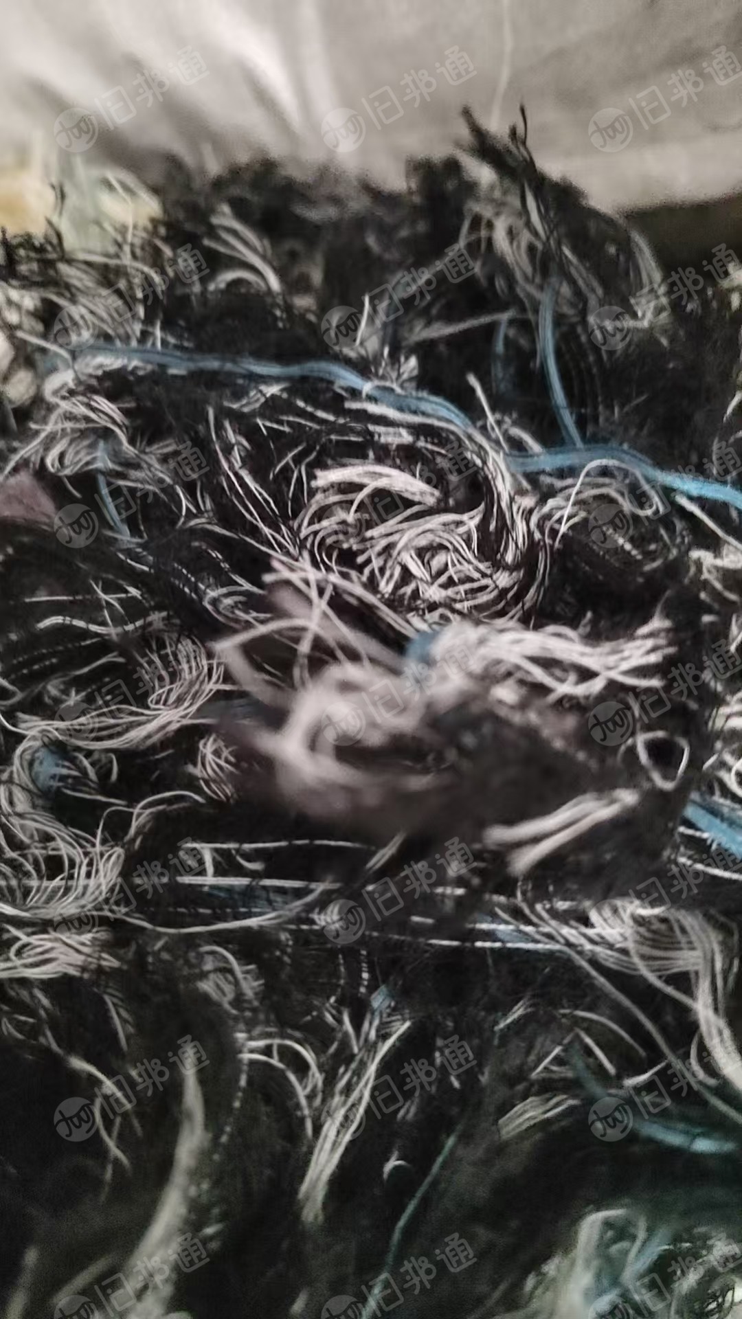 长期出售杂色涤棉布边纱，中间涤纶的，月供三四十吨