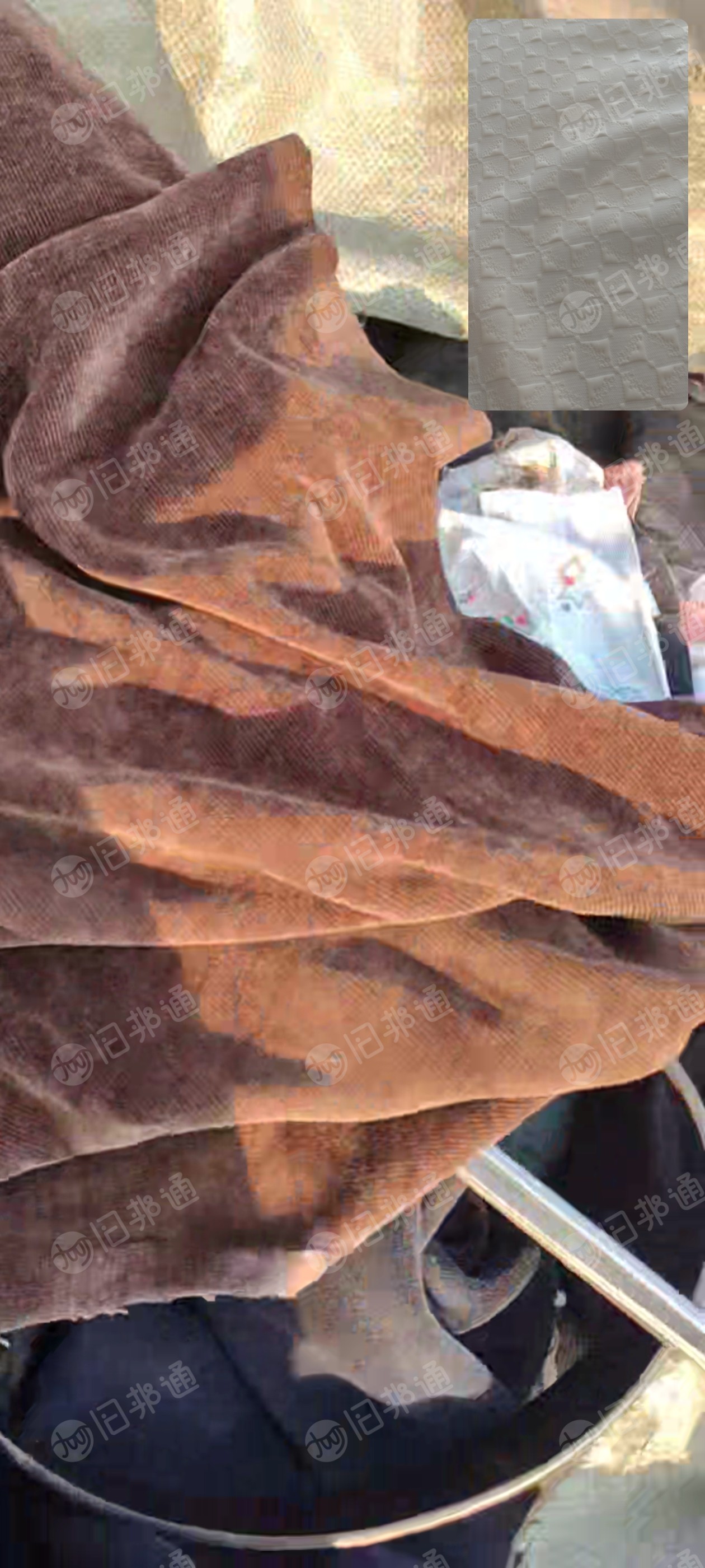 出售废布料，服装下脚料，西装边角料，布卷，毛绒玩具下脚料等，现货有4吨左右，货在河北邢台