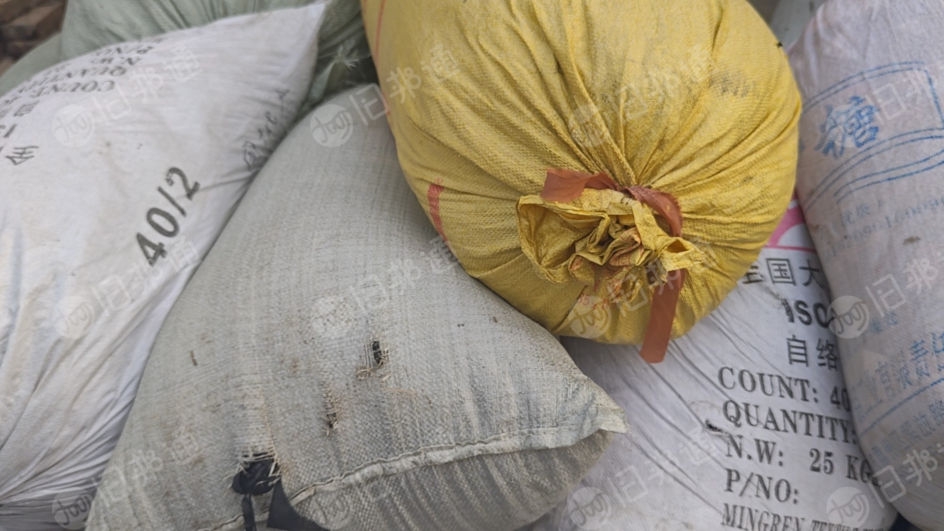 出售废布料，服装下脚料，西装边角料，布卷，毛绒玩具下脚料等，现货有4吨左右，货在河北邢台