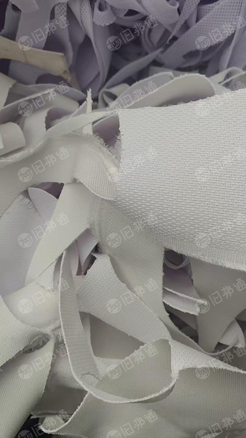 长期出售鞋厂下来的鞋帮布，涤纶废布，颜色混在一起，现货有5吨左右，货在山东日照