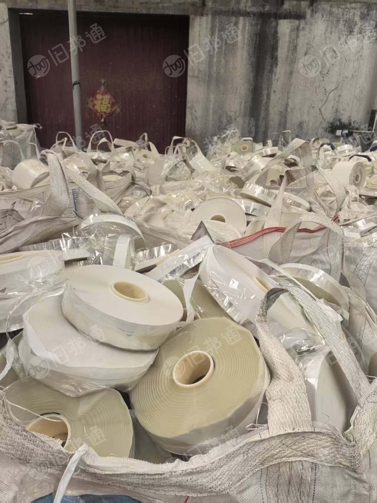 出售PET卷膜打绳料，不带胶，现货200吨