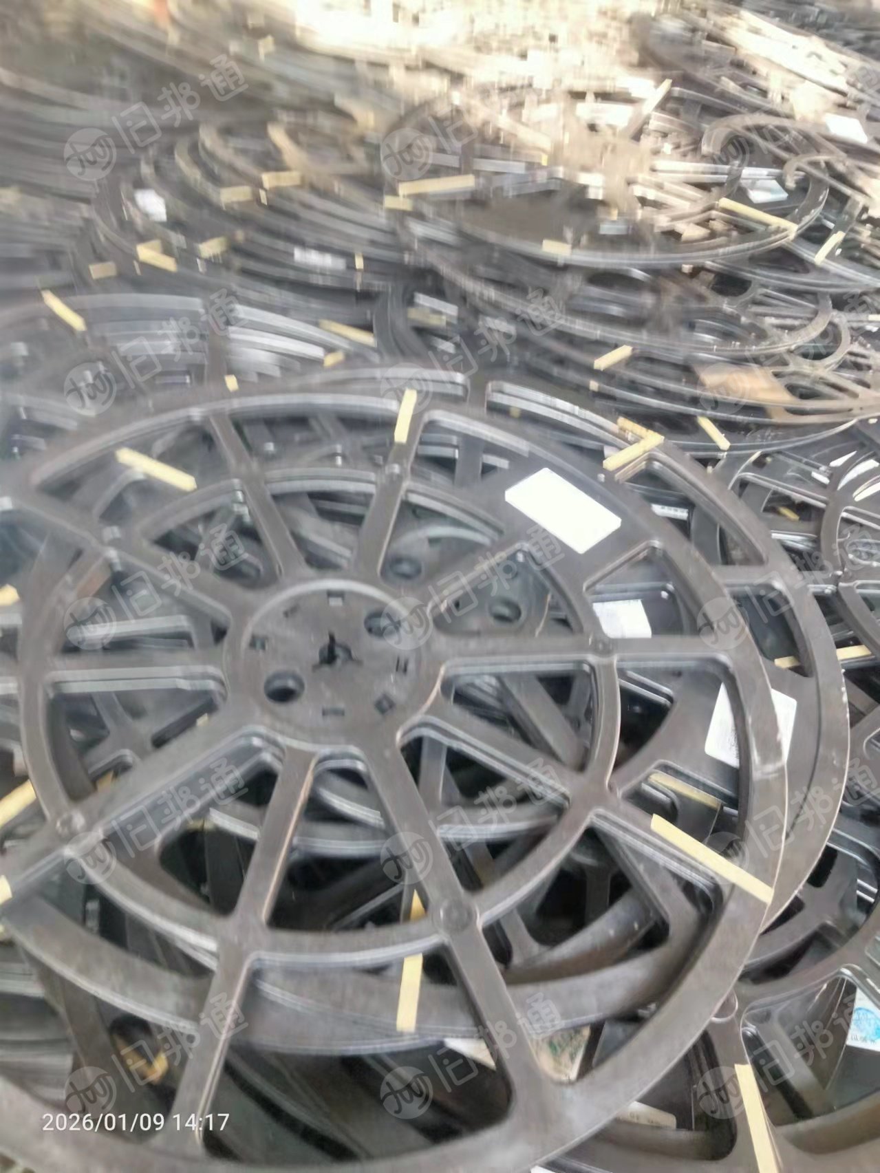 出售PS电子圆盘破碎料，全部都是黑色的，现货30吨