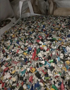 出售PP涂料桶破碎料，花桶破碎料，现货一挂