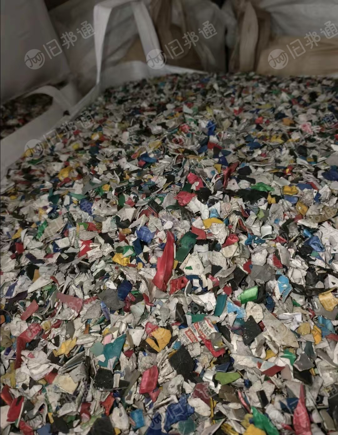 出售PP涂料桶破碎料，花桶破碎料，现货一挂