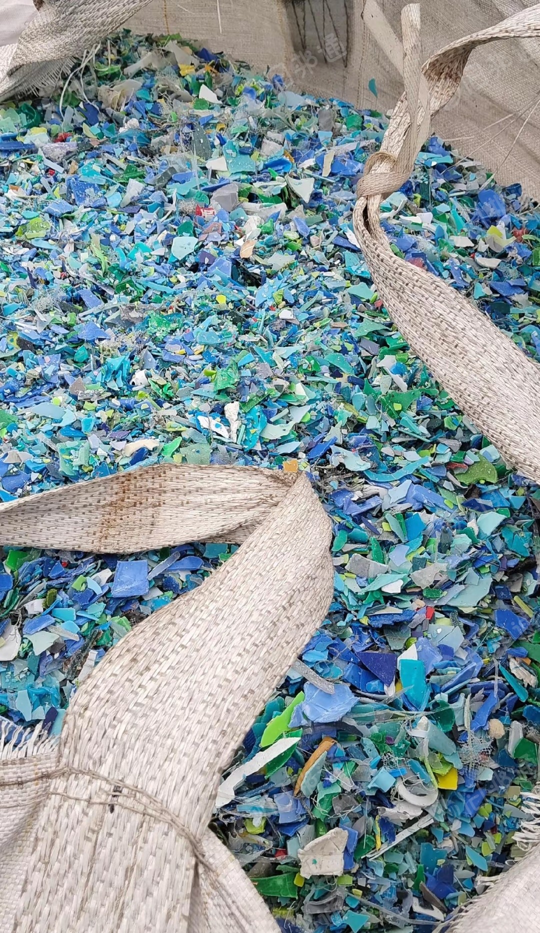 出售PP分色丙破碎料，红蓝丙破碎料，长期有货