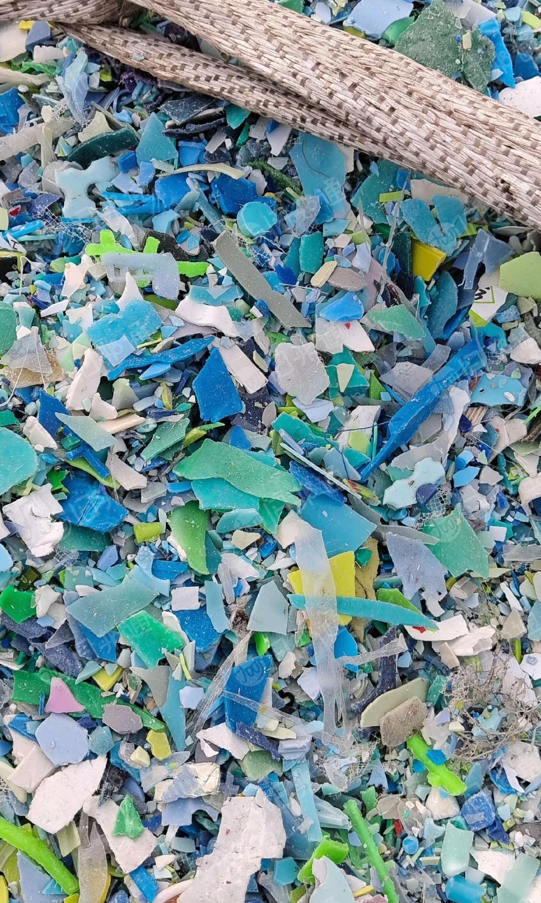 出售PP分色丙破碎料，红蓝丙破碎料，长期有货