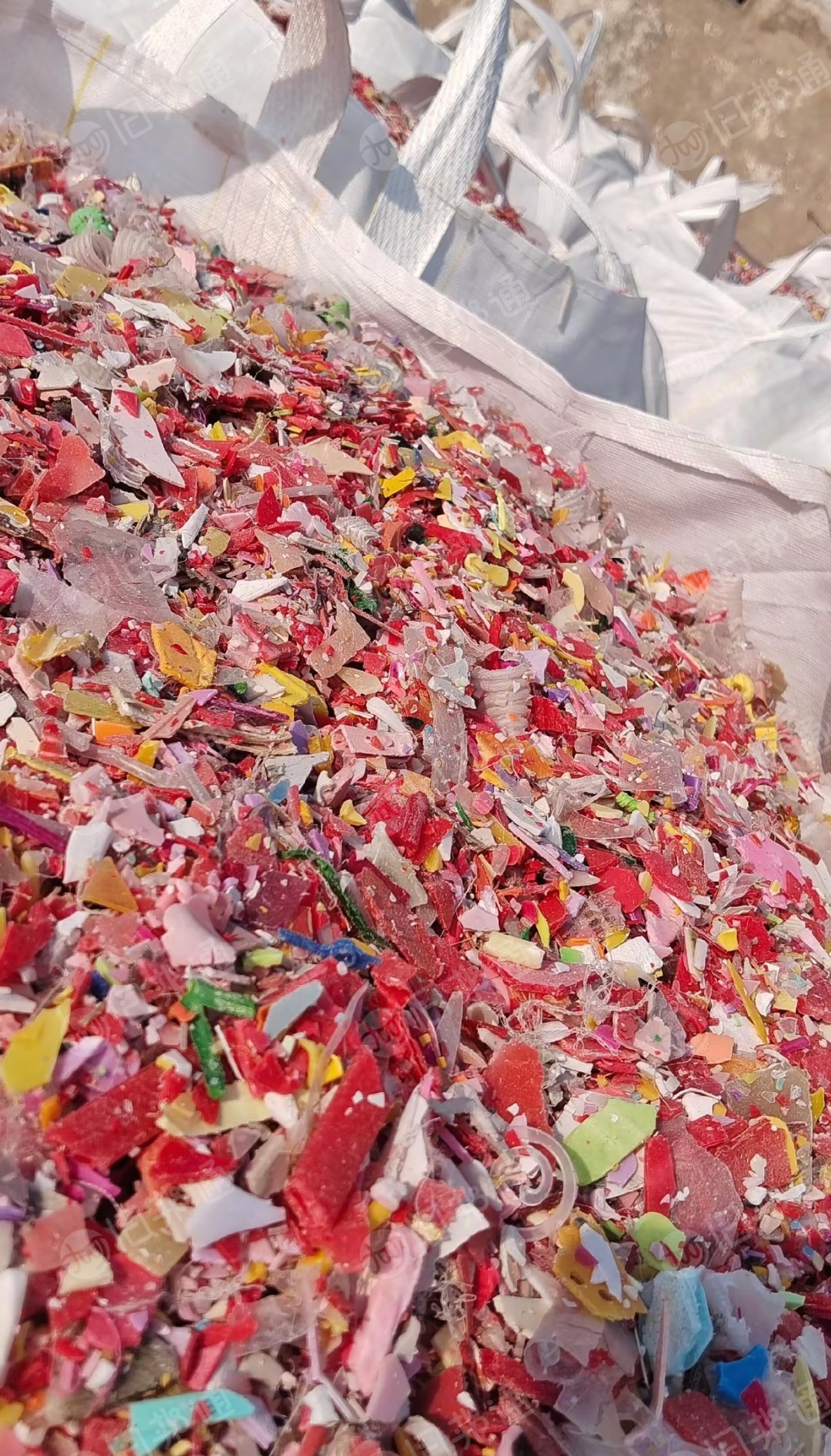 出售PP分色丙破碎料，红蓝丙破碎料，长期有货