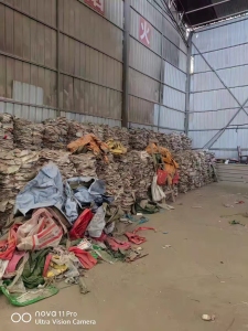 出售建筑装修垃圾挑拣出来的炼油编织袋，现货十几吨