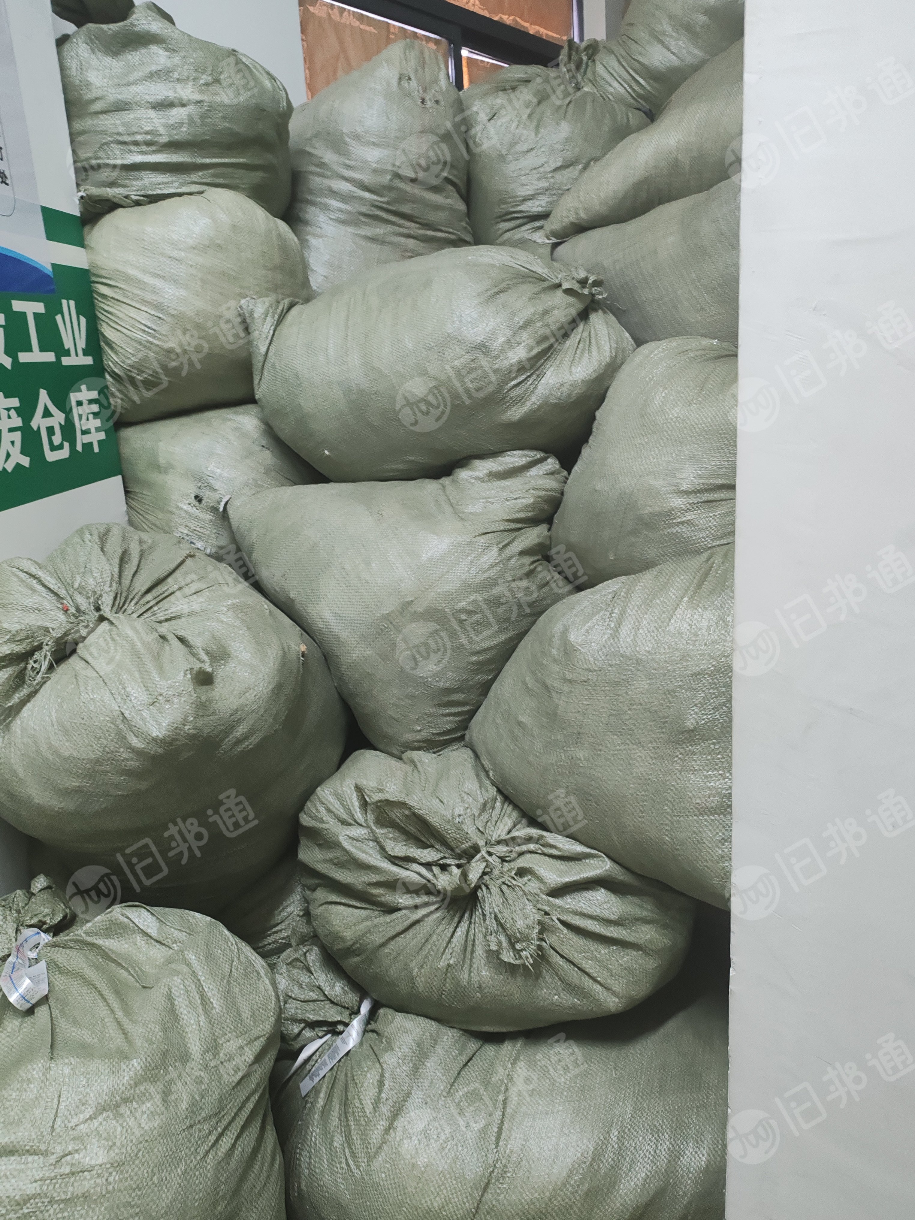 出售衣服标签，涤纶材质，也有含棉的，货在广东东莞