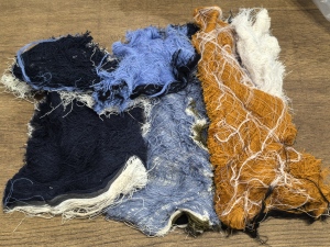 长期回收涤棉布边纱，花纱，白纱，白色毛巾，要求含棉50左右，做擦机纱