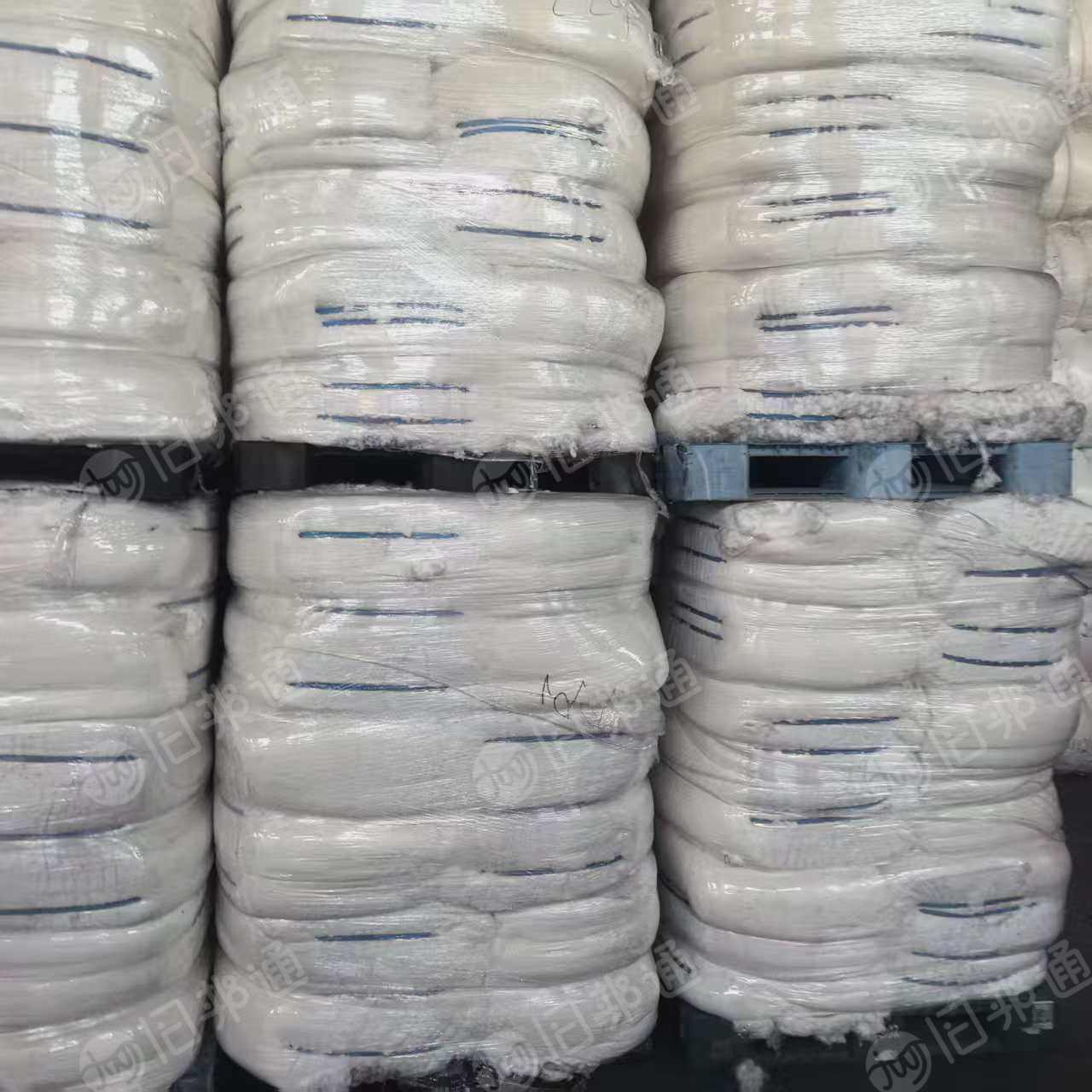 长期出售涤棉纤维涤棉开花料，现在要搬仓库，还有16吨，年底便宜处理，货在江苏苏州