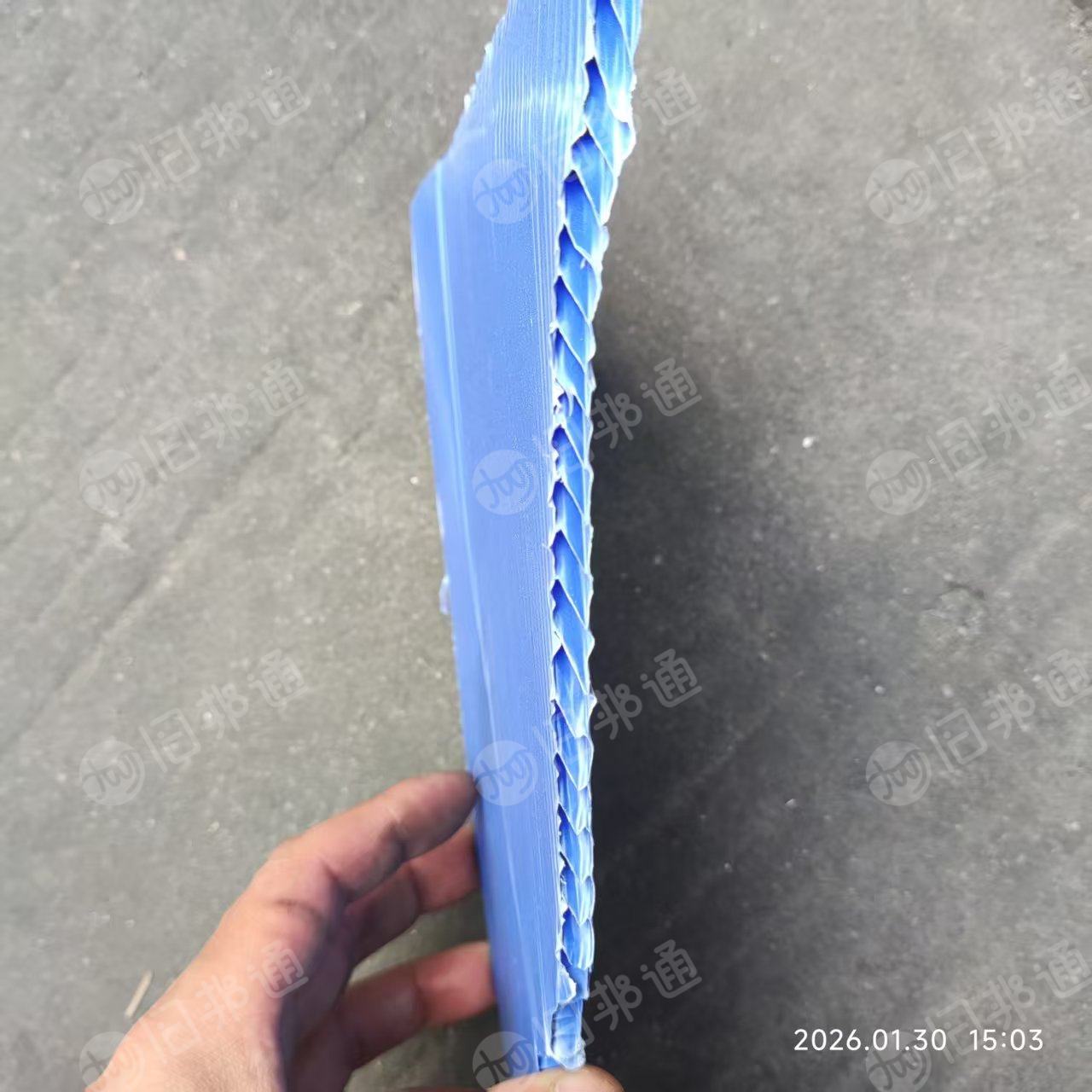 出售pp中空板箱子，现货100多个，箱子上面的纯铝的