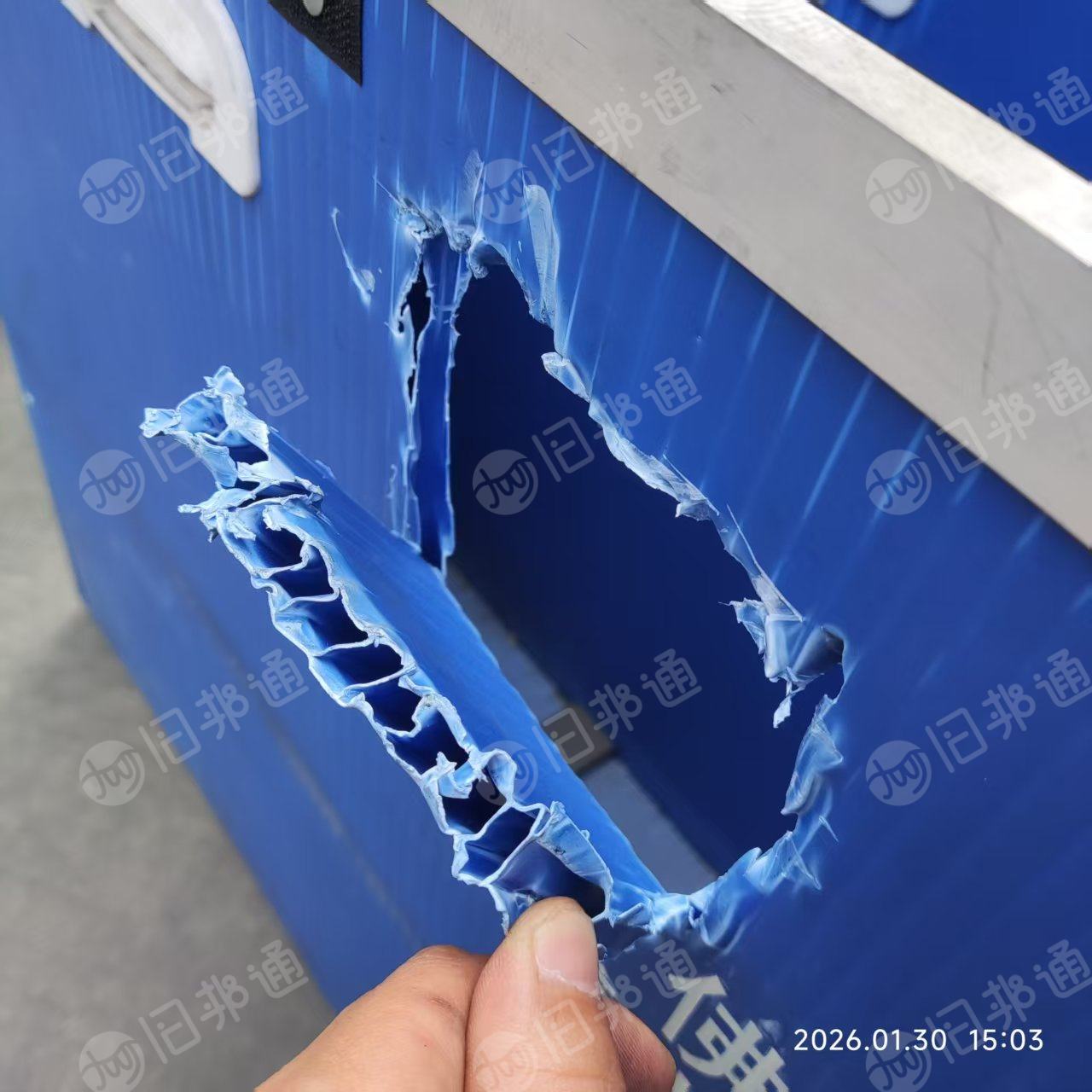 出售pp中空板箱子，现货100多个，箱子上面的纯铝的